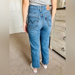 Levi’s Ribcage Straight Ankle Jeans